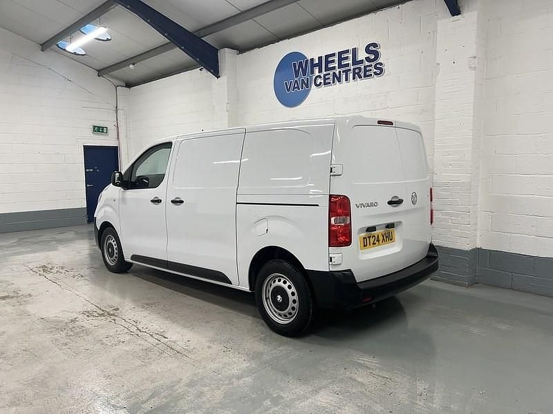 Used Vauxhall Vivaro S 120 HP (88 kW) 2024 White MPV
