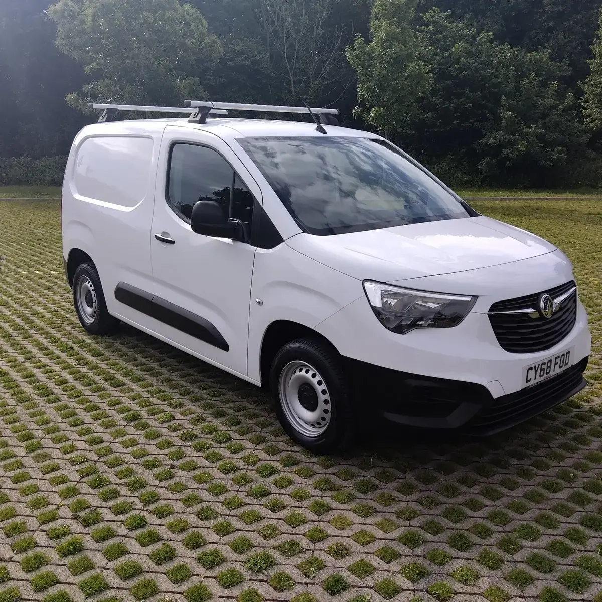 Used Vauxhall Combo Edition 100 HP (73 kW) 2019 White MPV