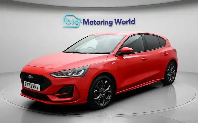 Used Ford Focus ST-Line 125 HP (91 kW) 2023 Red Hatchback