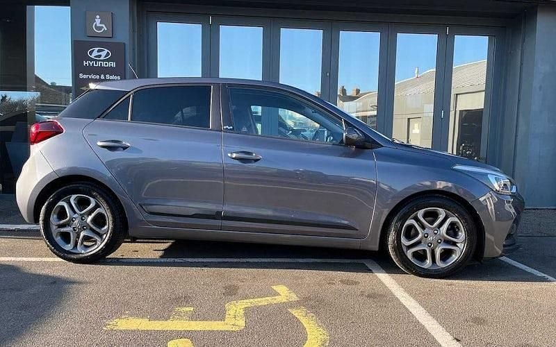 Used Hyundai i20 Premium 101 HP (74 kW) 2019 Grey Hatchback