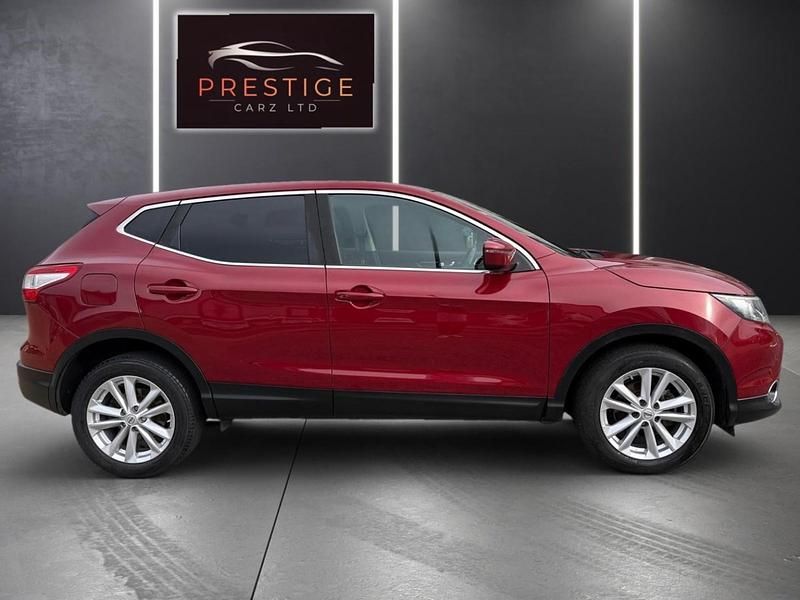 Used Nissan Qashqai Acenta Premium 130 HP (95 kW) 2014 Red SUV