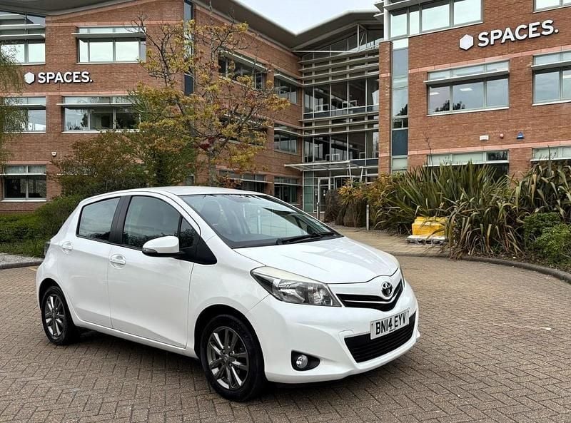 Used Toyota Yaris Plus 99 HP (72 kW) 2014 White Hatchback