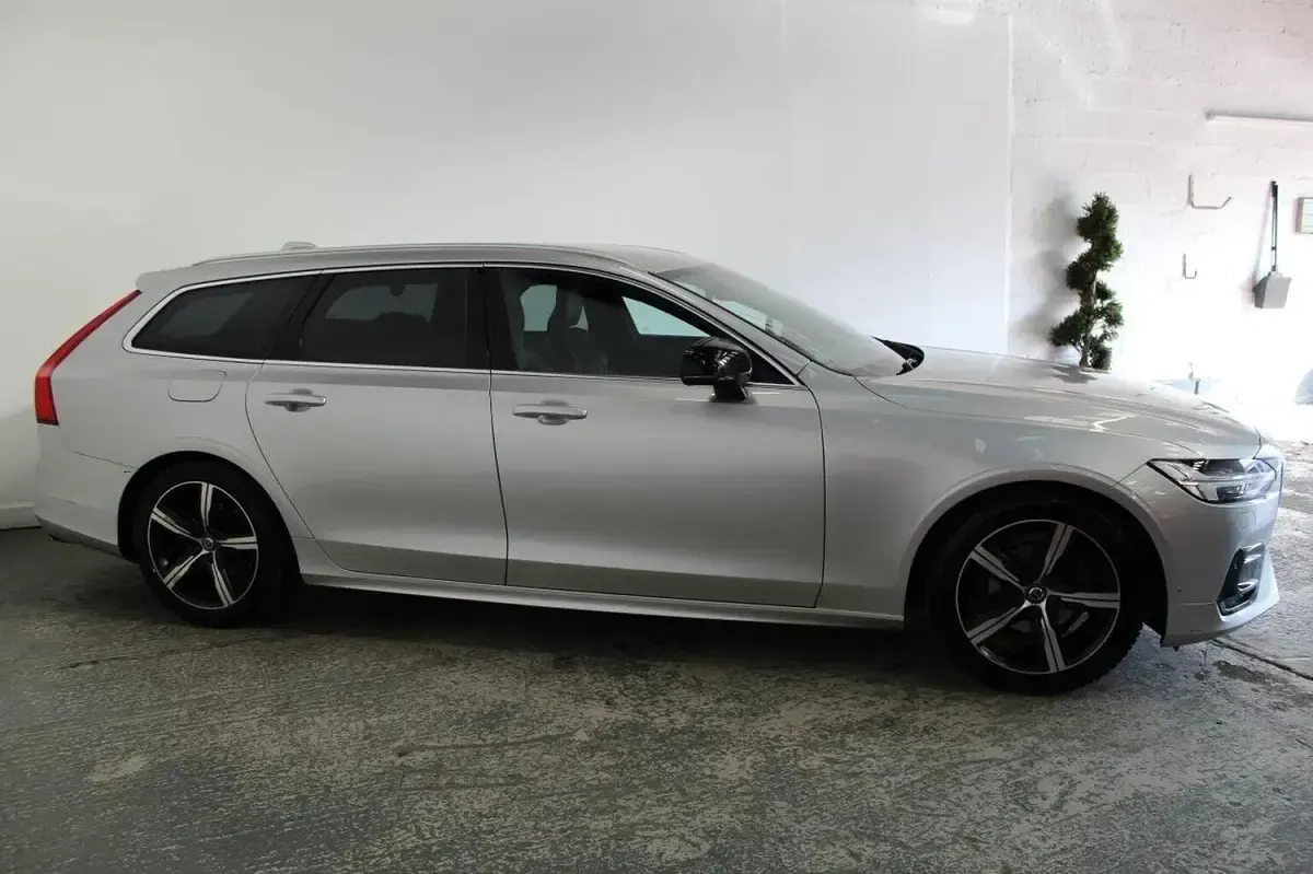 Used Volvo V90 R-Design 190 HP (139 kW) 2019 Silver Estate