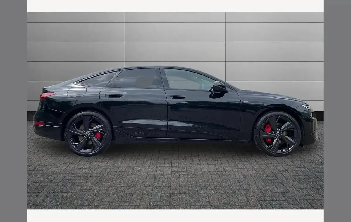 Usado Audi A6 e-tron Comfort 310 kW (422 CV) 2026 Negro Utilitario