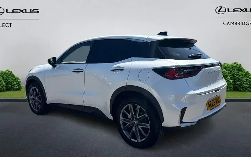 Used Lexus LBX 136 HP (100 kW) 2025 White SUV