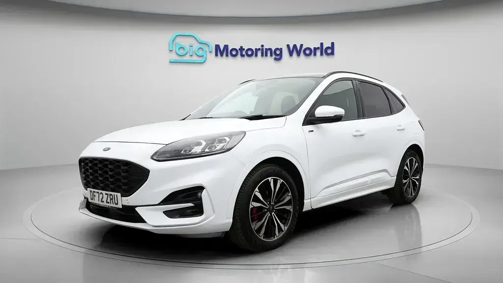 Usado Ford Kuga ST-Line X 190 HP (139 kW) 2023 Branco SUV