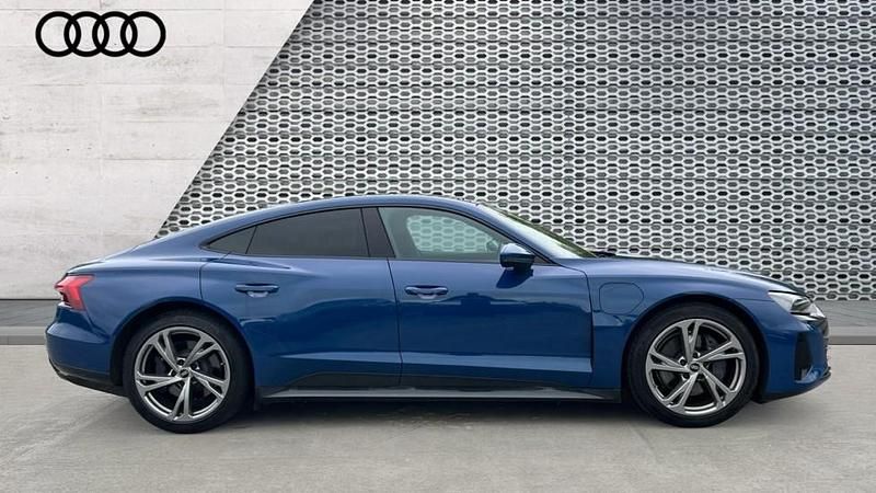Usado Audi e-tron GT quattro Comfort 389 kW (530 HP) 2023 Azul Sedan
