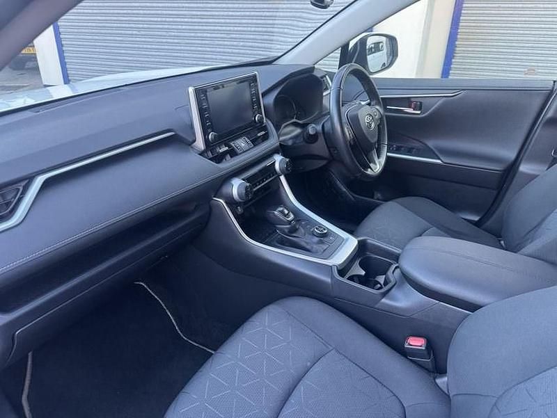 Used Toyota RAV4 Design 222 HP (163 kW) 2021 White SUV