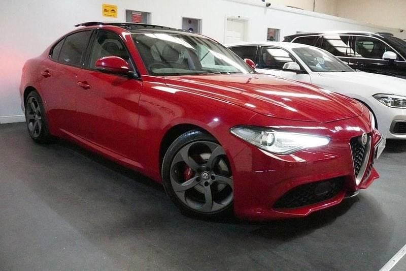 Used Alfa Romeo Giulia Saloon Edizione Speciale 180 HP (132 kW) 2018 Red Sedan