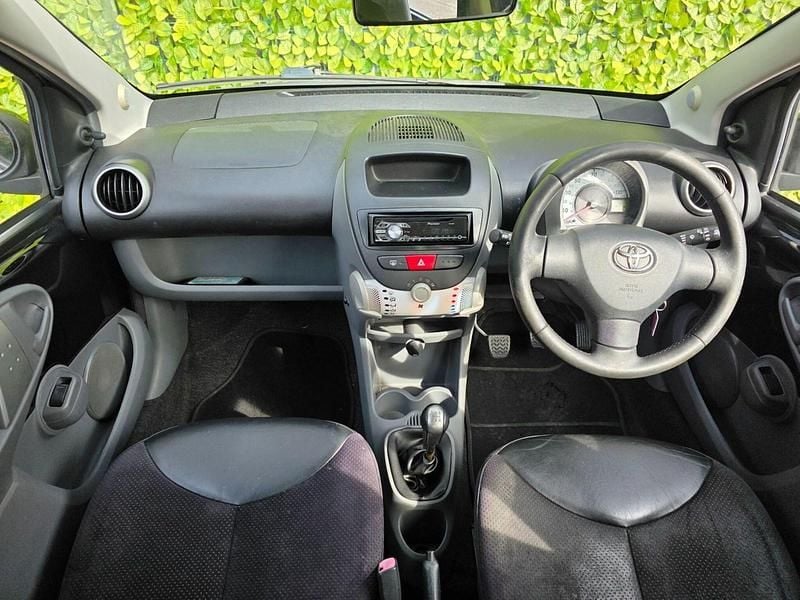 Used Toyota Aygo 67 HP (49 kW) 2010 Black Hatchback