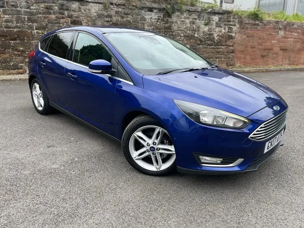Used Ford Focus Titanium 120 HP (88 kW) 2017 Blue Hatchback