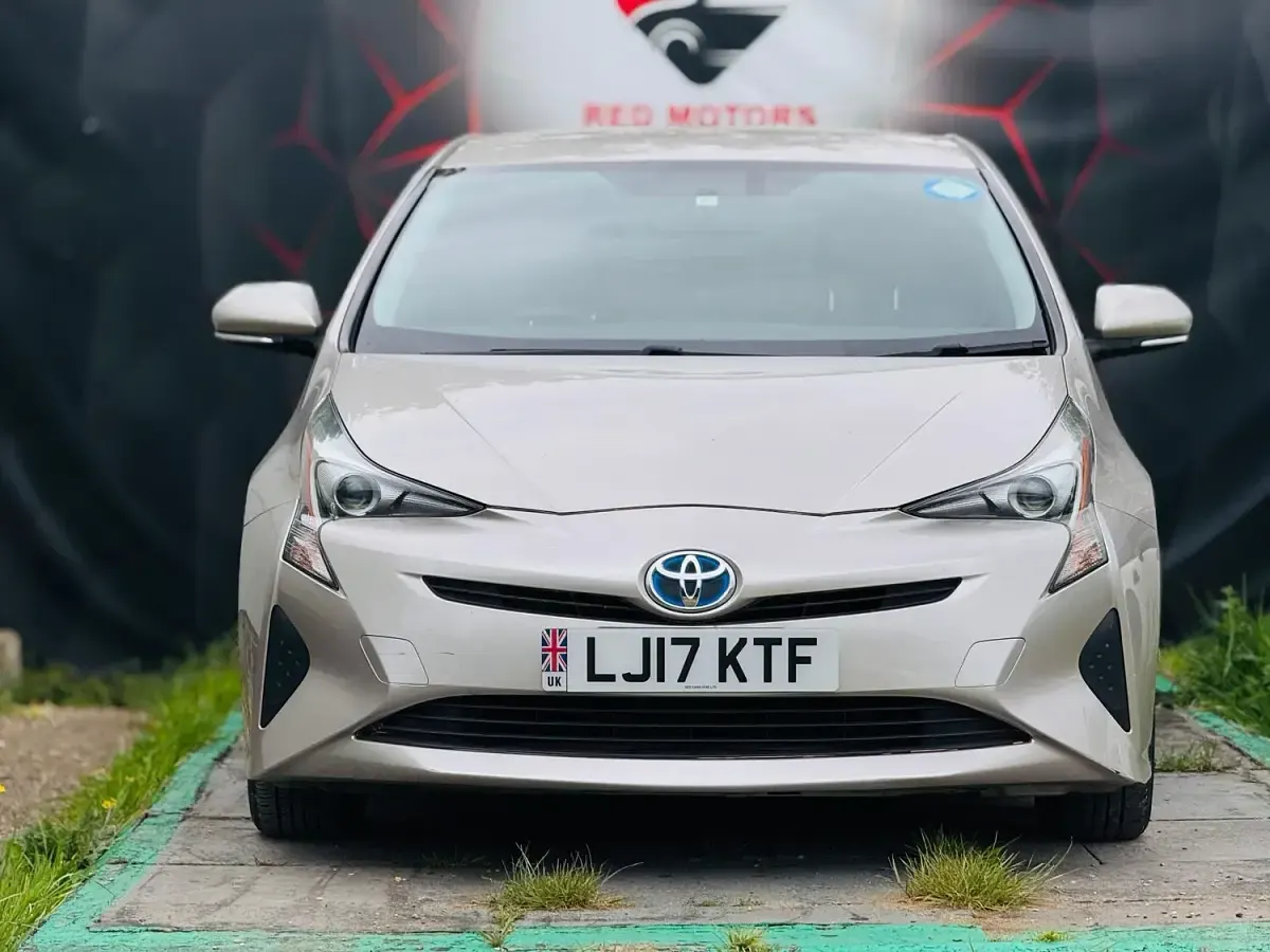 Used Toyota Prius 70 HP (51 kW) 2022 Silver Hatchback