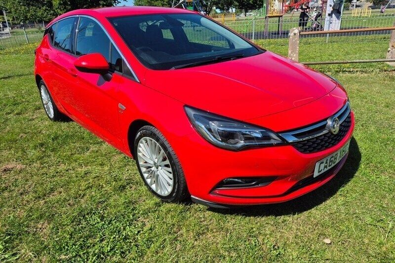 Red Used 2019 Vauxhall Astra Elite Hatchback | £7,895 (Fair price) - Image 1/1
