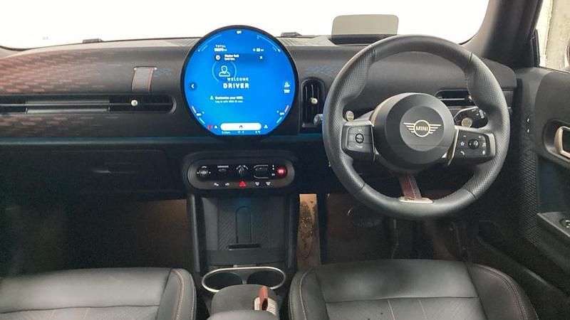 Second-hand Mini Cooper Hatch 113 kW (154 CP) 2025 Roșu Hatchback