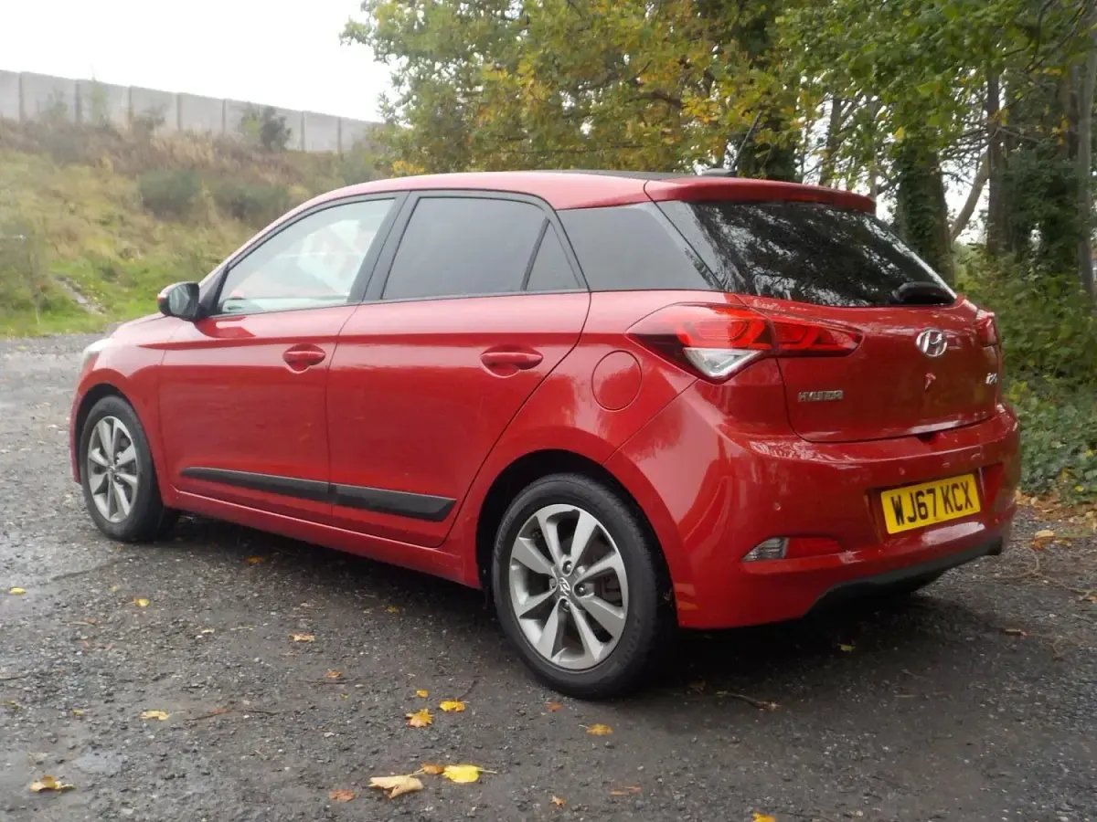 Używany Hyundai i20 Premium SE 84 KM (61 kW) 2017 Czerwony Hatchback