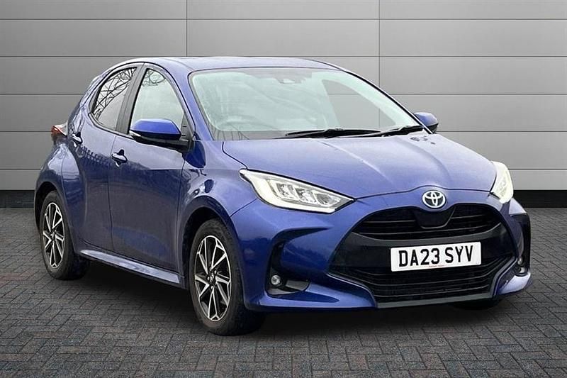 Used Toyota Yaris Hybrid Design 116 HP (85 kW) 2023 Blue Hatchback