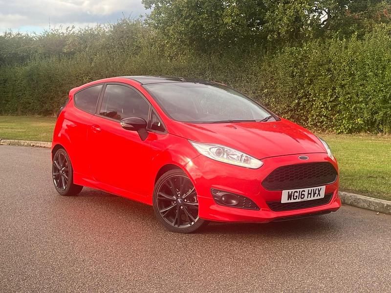 Red Used 2016 Ford Fiesta Zetec Hatchback | £4,399 (Fair price) - Image 1/4