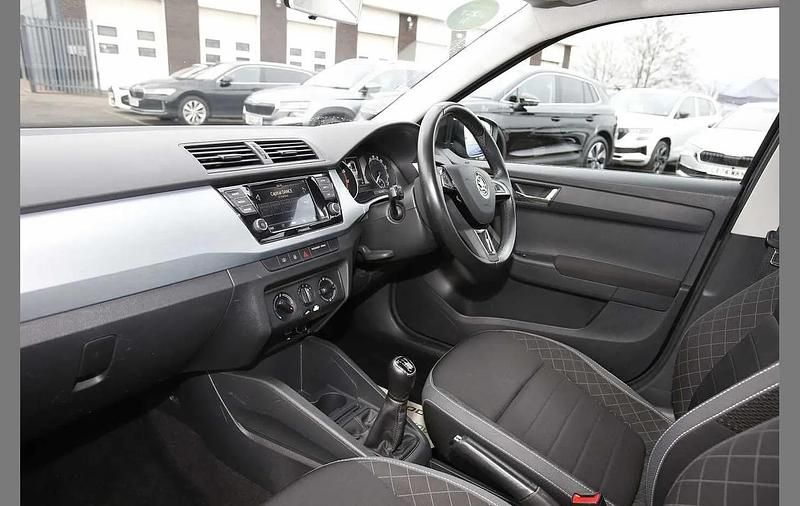 Used Skoda Fabia SE 73 HP (53 kW) 2019 Black magic pearlescent Hatchback