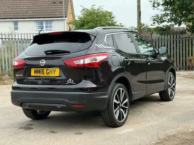 Used Nissan Qashqai Tekna 115 HP (84 kW) 2016 Black SUV