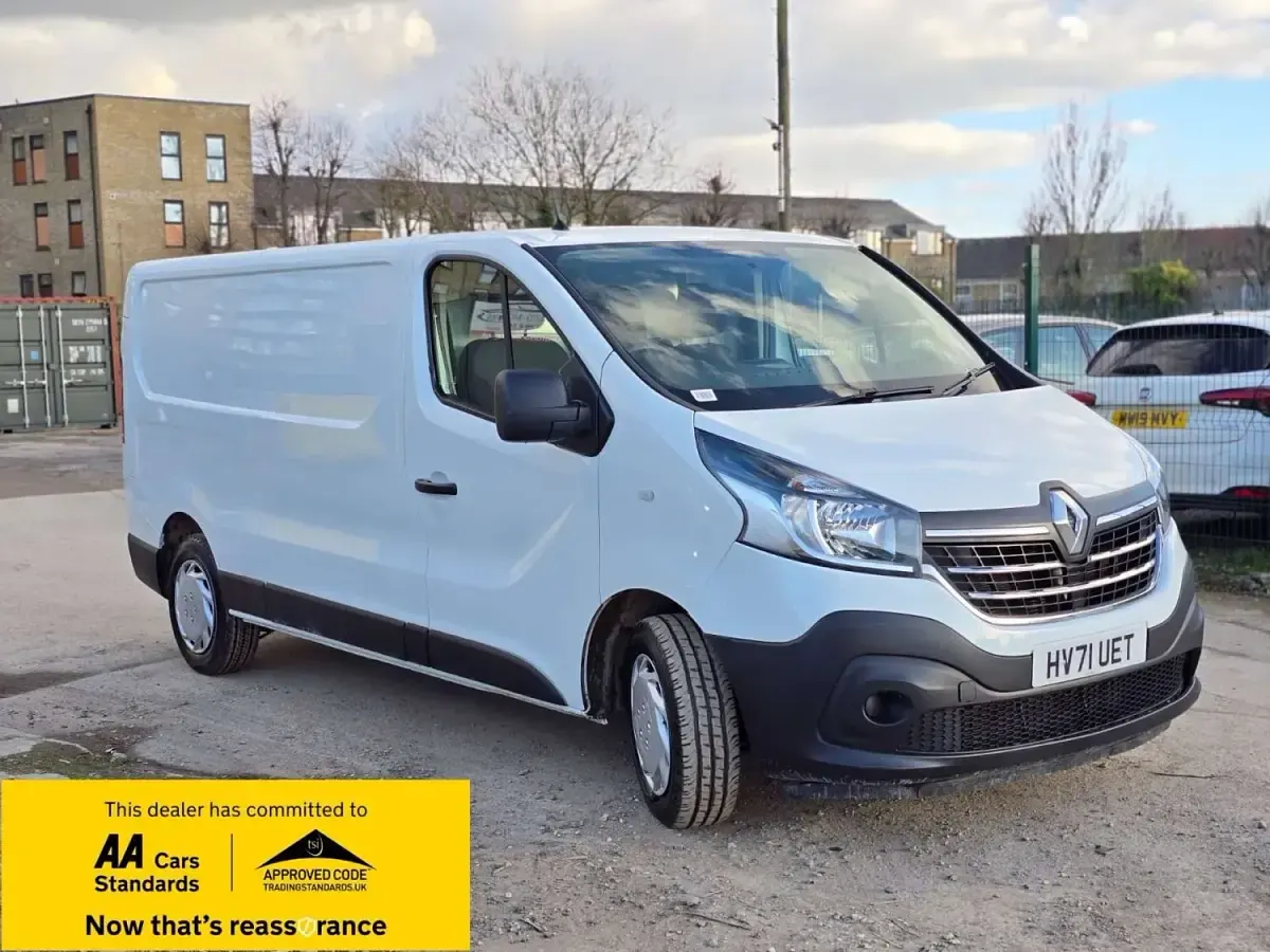 Used Renault Trafic Business 120 HP (88 kW) 2021 White MPV