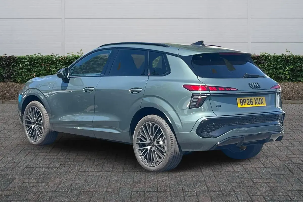 New Audi Q3 Comfort 2026 Green SUV