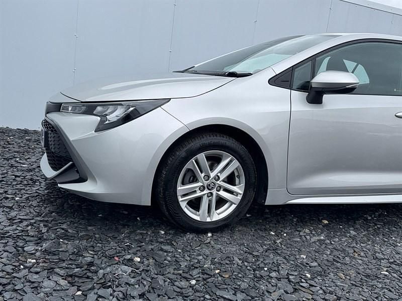 Used Toyota Corolla 122 HP (89 kW) 2022 Silver Hatchback