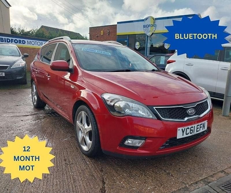 Red Used 2011 Kia Ceed Hatchback | £4,695 (Fair price) - Image 1/4