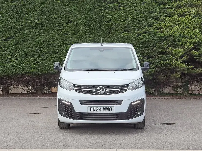 Used Vauxhall Vivaro 145 HP (106 kW) 2024 White MPV