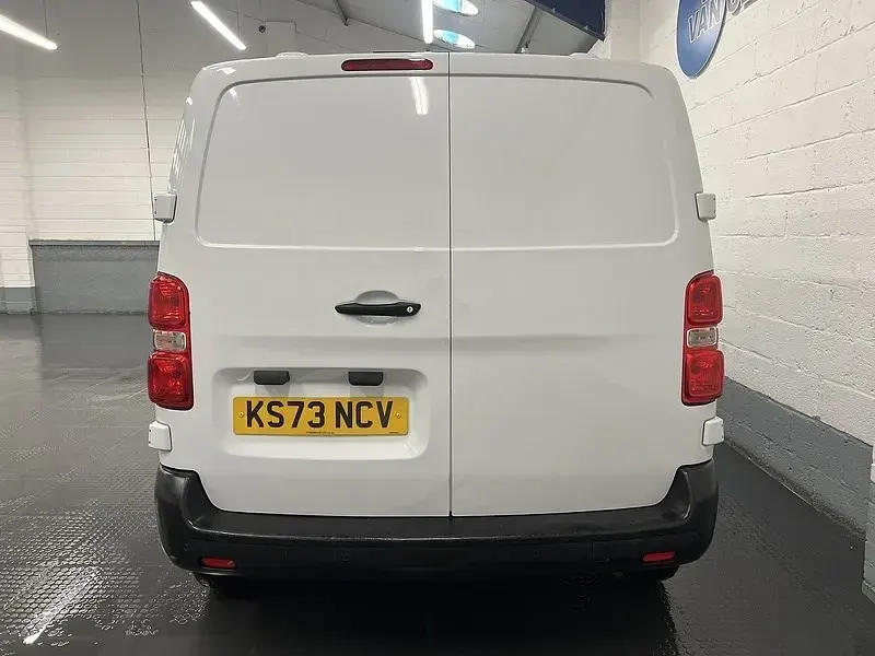Begagnad Citroën Dispatch 2023 Vit Minibuss