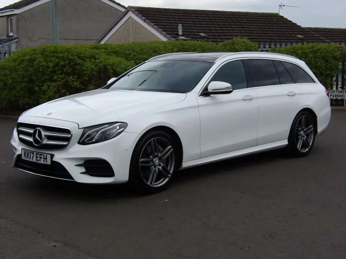 Gebraucht Mercedes E220 AMG Line Premium 2017 Weiß Kombi