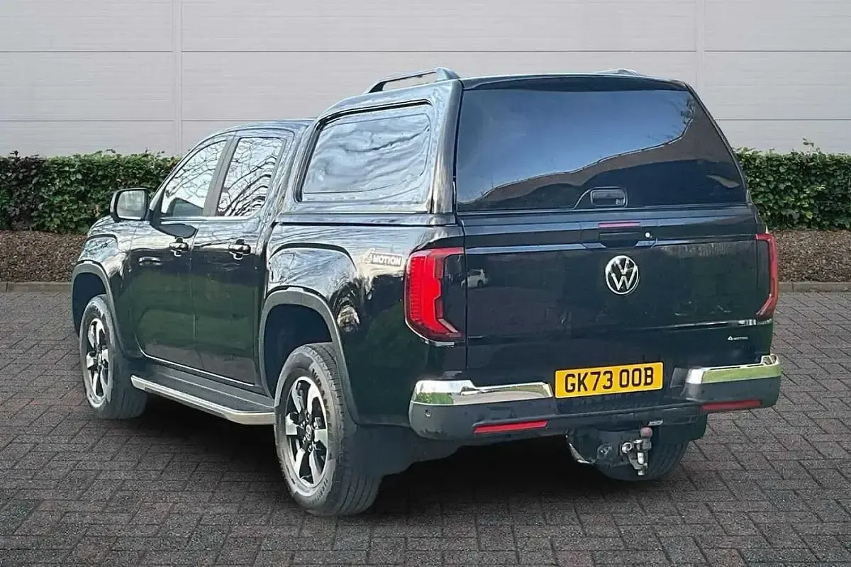Begagnad VW Amarok Style 2023 Svart Pickup
