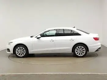 Używany Audi A4 Comfort 150 KM (110 kW) 2022 Biały Sedan/Limuzyna