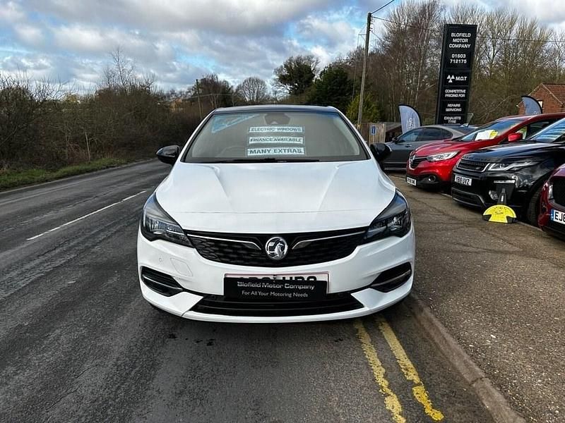 Used Vauxhall Astra Edition 145 HP (106 kW) 2021 White Hatchback