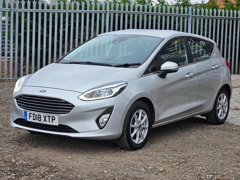 Used Ford Fiesta Zetec 100 HP (73 kW) 2018 Silver Hatchback