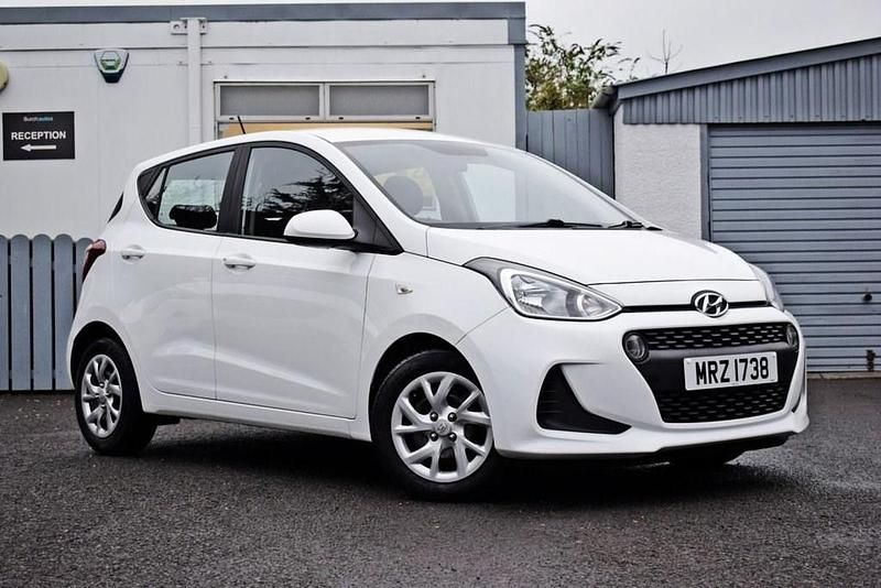Used Hyundai i10 SE 66 HP (48 kW) 2017 White Hatchback