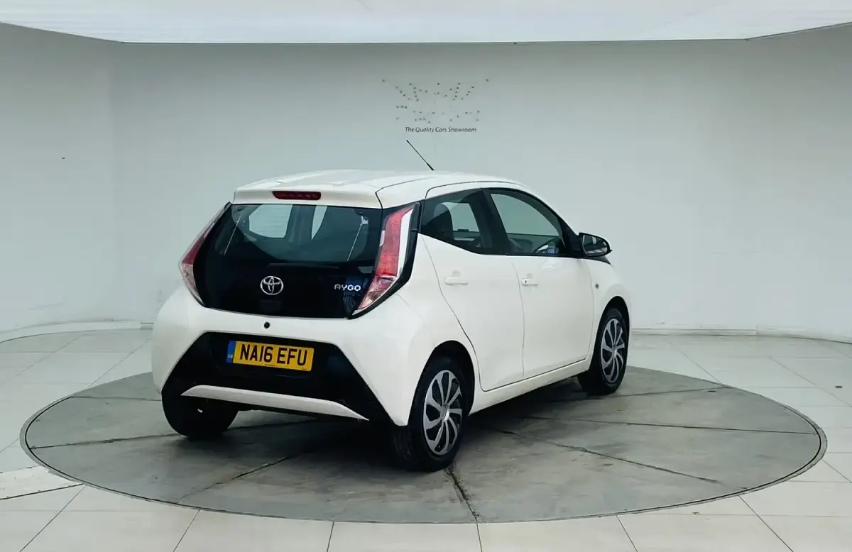 Used Toyota Aygo X-play 69 HP (50 kW) 2016 White Hatchback