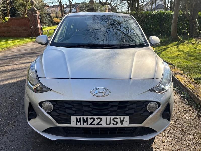Used Hyundai i10 SE 67 HP (49 kW) 2022 Silver Hatchback