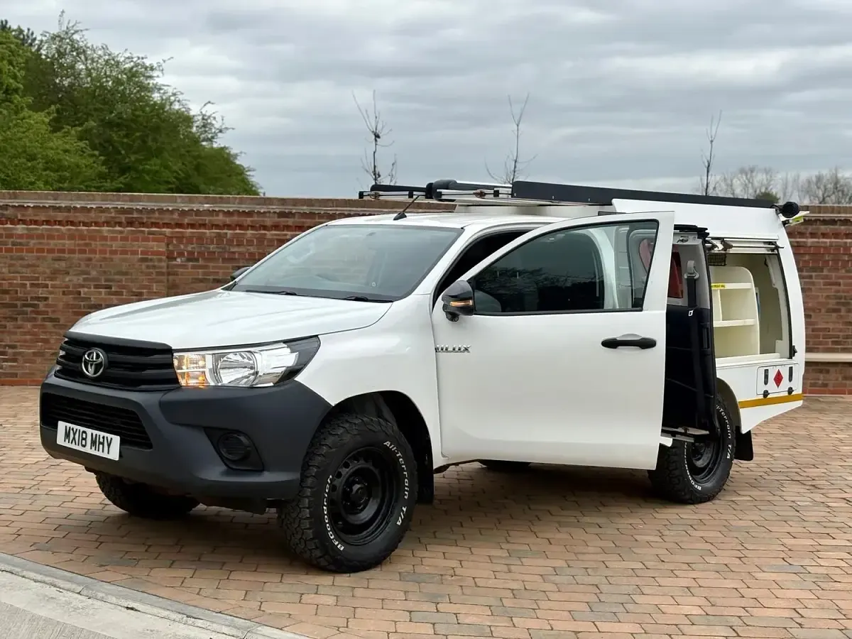 Used Toyota HiLux Active 150 HP (110 kW) 2018 White Pickup