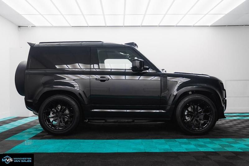Used Land Rover Defender SE Dynamic 250 HP (183 kW) 2025 Black SUV