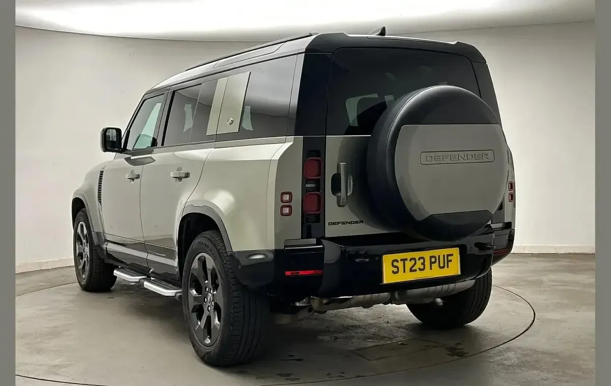 Used Land Rover Defender HSE Dynamic 296 HP (217 kW) 2023 Green SUV