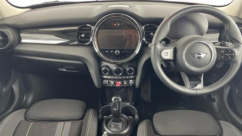 Used Mini Cooper S Classic 178 HP (130 kW) 2022 Red Hatchback