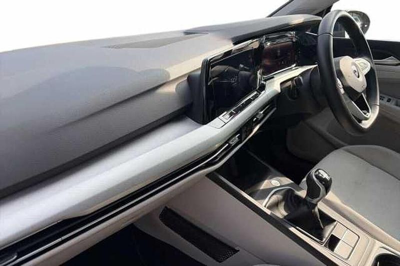 Used VW Golf VIII Life 130 HP (95 kW) 2020 Blue Hatchback