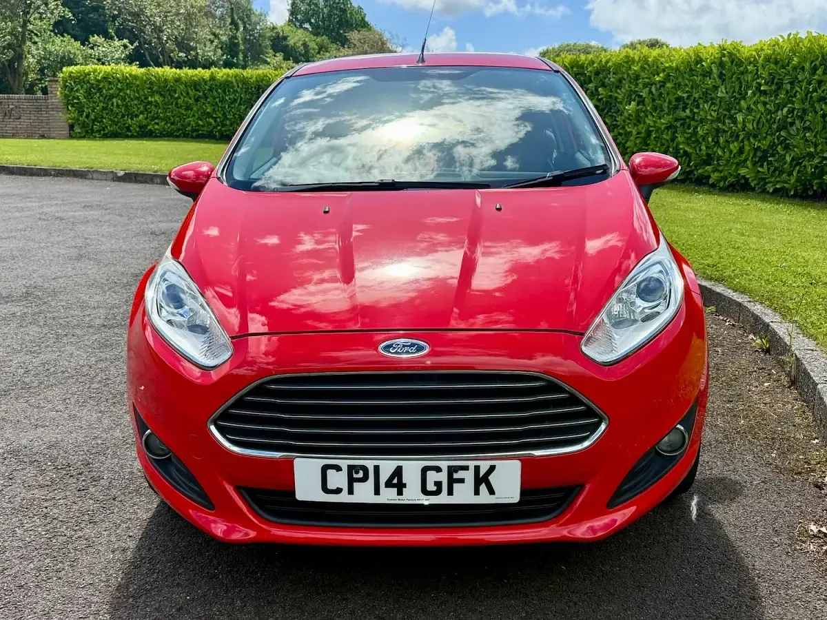 Used Ford Fiesta Zetec 82 HP (60 kW) 2014 Red Hatchback