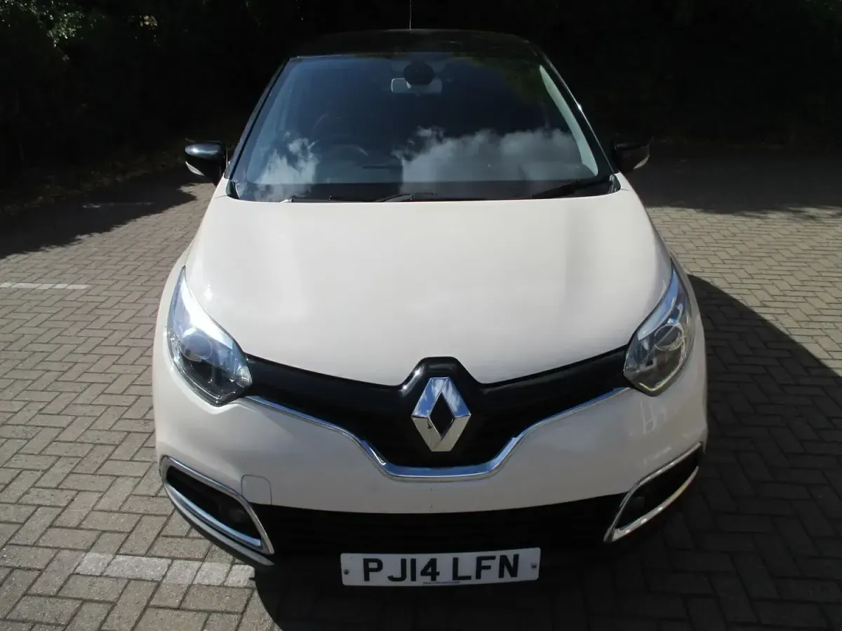 Used Renault Captur Dynamique 90 HP (66 kW) 2014 Cream/black SUV