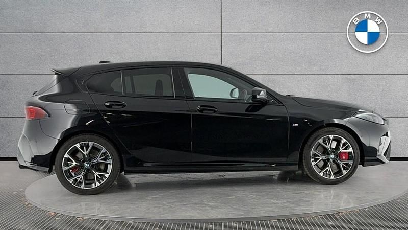 Usado BMW M135 Comfort Edition 296 CV (217 kW) 2025 Negro Utilitario
