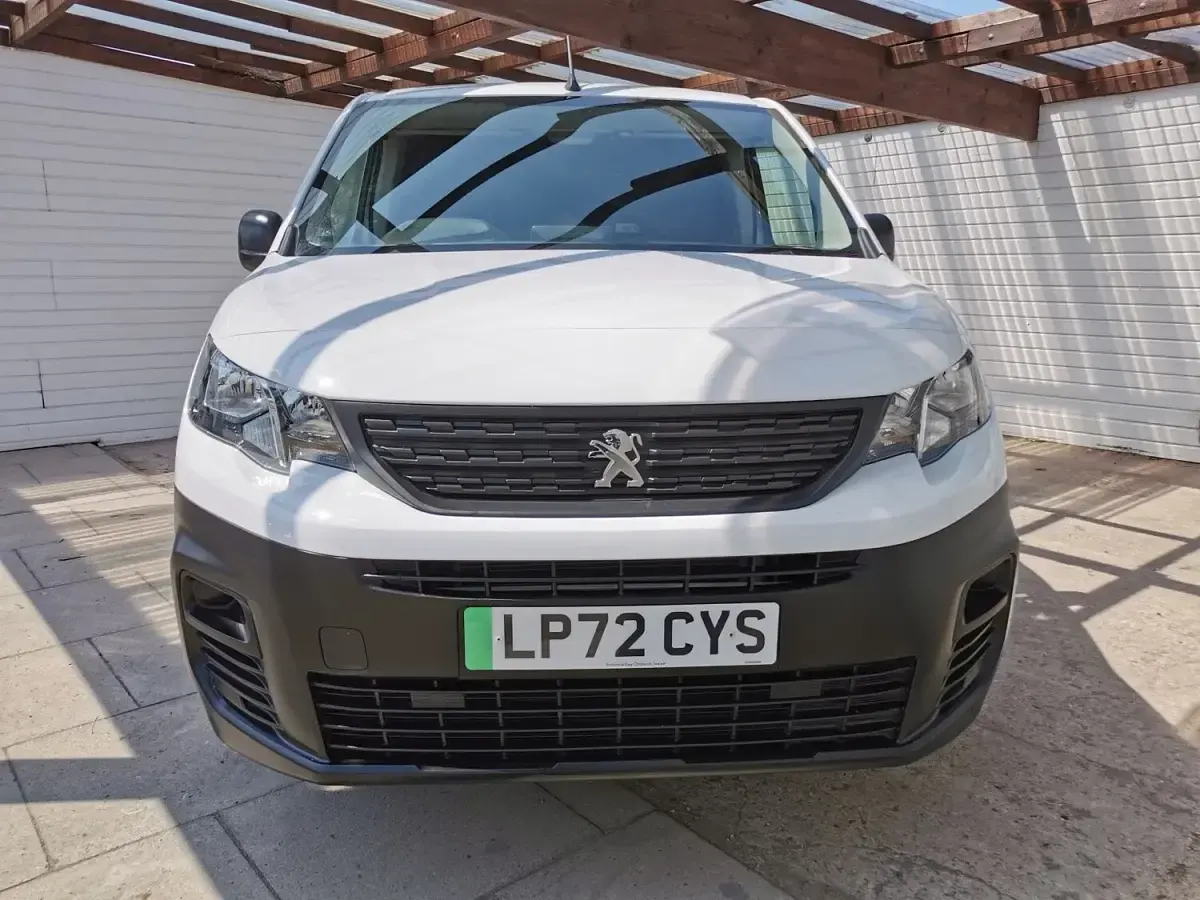 Used Peugeot E-Partner Premium 49 kW (67 HP) 2023 White MPV