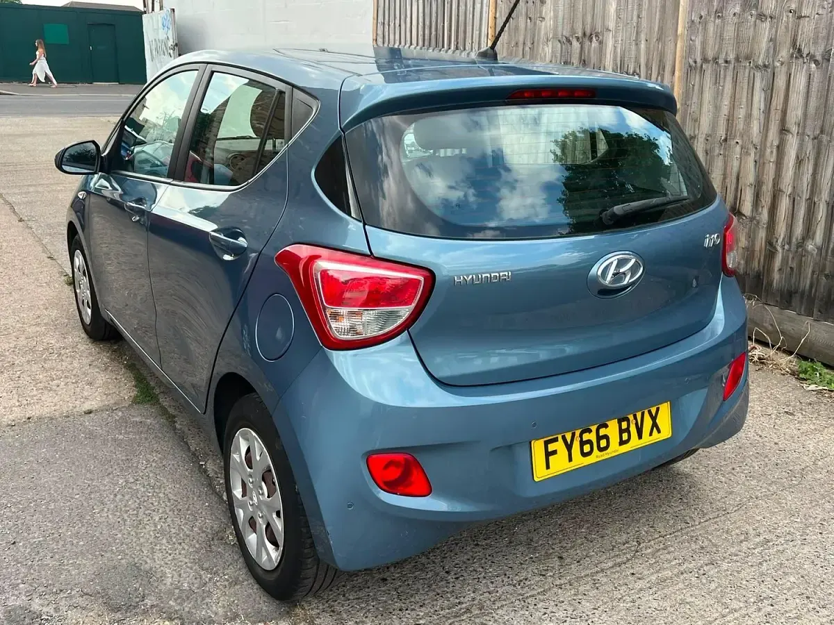 Used Hyundai i10 SE 87 HP (63 kW) 2016 Blue Hatchback
