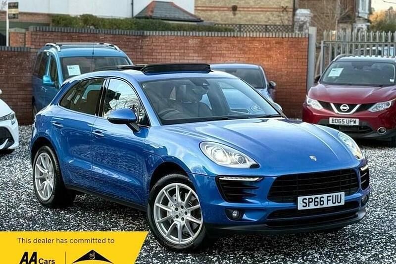Blue Used 2016 Porsche Macan SUV | £19,490 (Good price) - Image 1/1