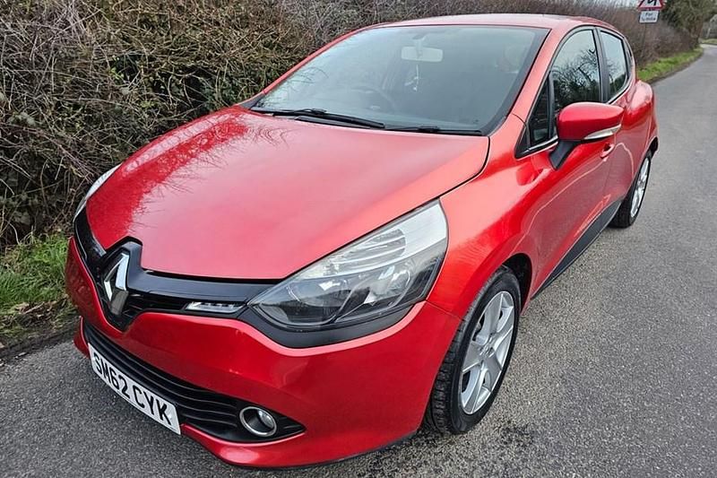Used Renault Clio IV Expression+ 75 HP (55 kW) 2013 White Hatchback