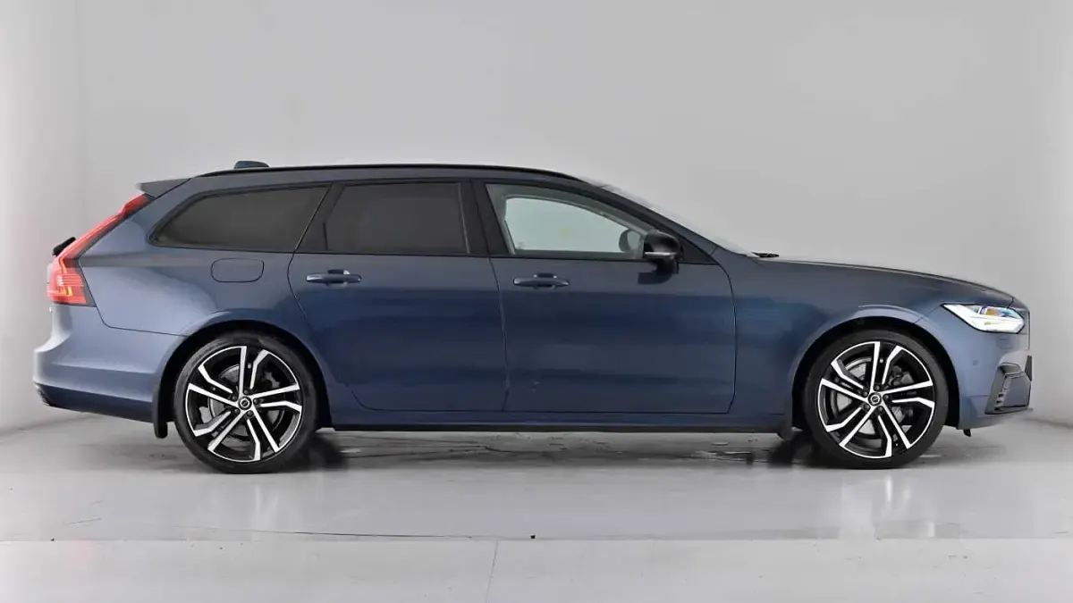 Used Volvo V90 Ultimate 250 HP (183 kW) 2023 Blue Estate